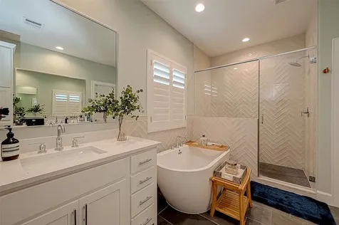 909-A W 35th Street A Houston TX 77018