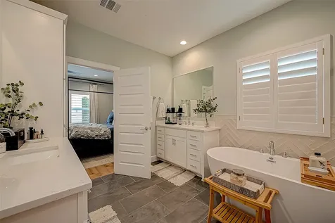 909-A W 35th Street A Houston TX 77018