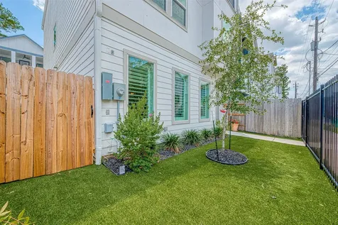 909-A W 35th Street A Houston TX 77018