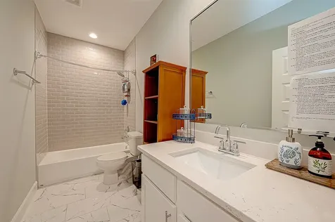 909-A W 35th Street A Houston TX 77018