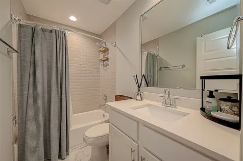 909-A W 35th Street A Houston TX 77018
