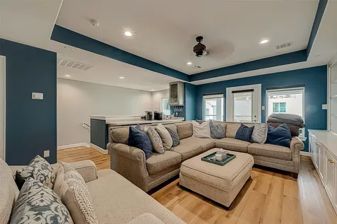 909-A W 35th Street A Houston TX 77018