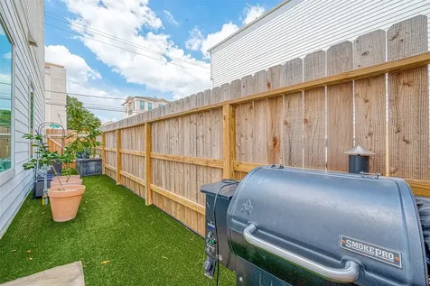 909-A W 35th Street A Houston TX 77018