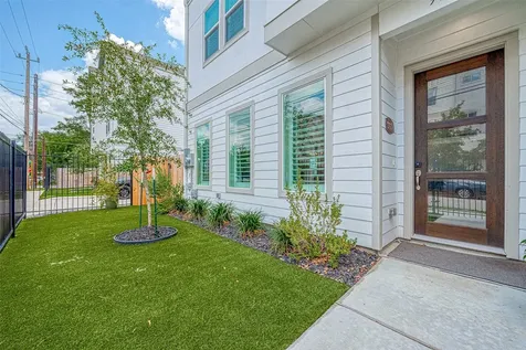 909-A W 35th Street A Houston TX 77018