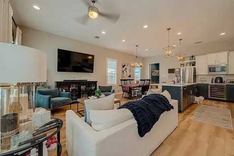 909-A W 35th Street A Houston TX 77018