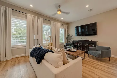 909-A W 35th Street A Houston TX 77018