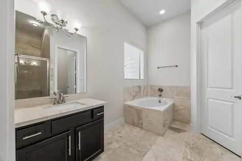 54 N Hutcheson Street Houston TX 77003