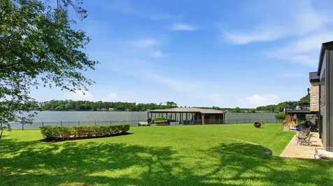 15721 Lakeway Drive Willis TX 77318