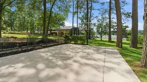15721 Lakeway Drive Willis TX 77318