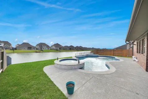 2714 Newport Lake Boulevard Manvel TX 77578