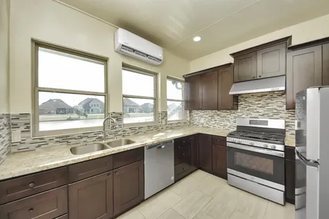2714 Newport Lake Boulevard Manvel TX 77578