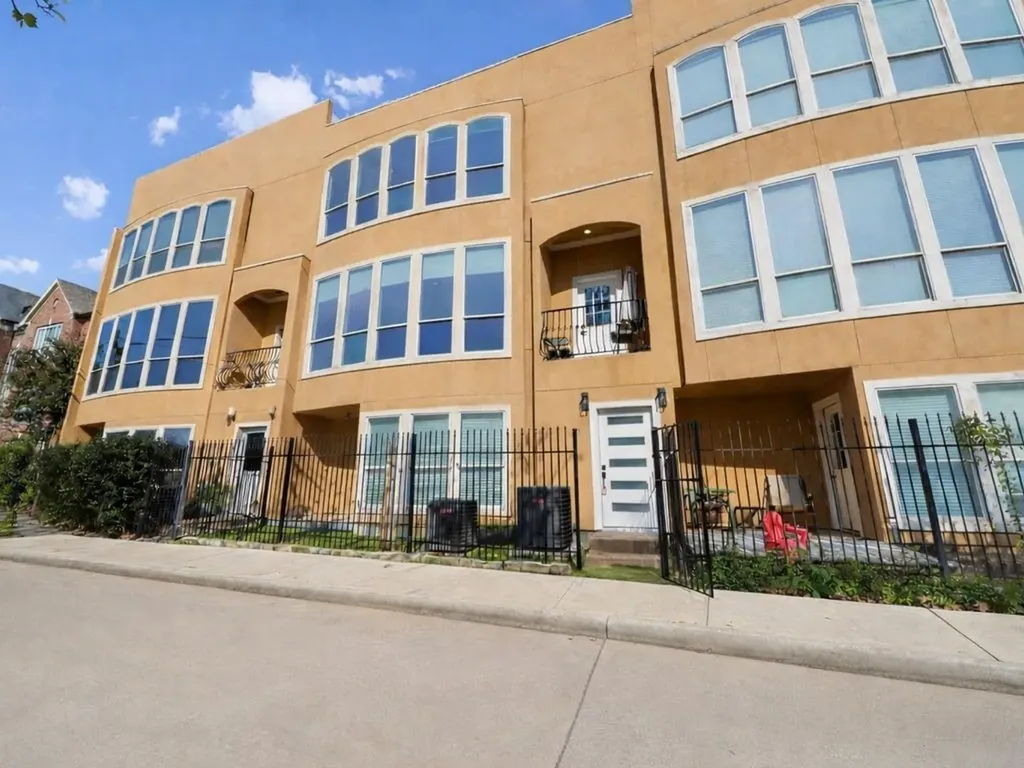 3006 Chenevert Street Houston TX 77004