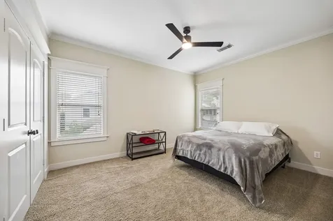 1017 W 16th Street Houston TX 77008