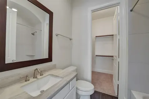 2058 Fannin Station N Houston TX 77045