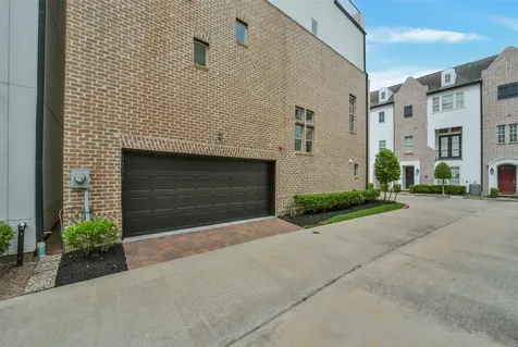 2058 Fannin Station N Houston TX 77045