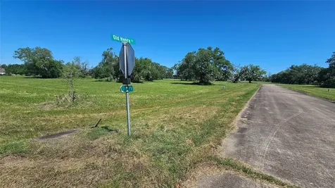 1601 Old Henry Court Angleton TX 77515