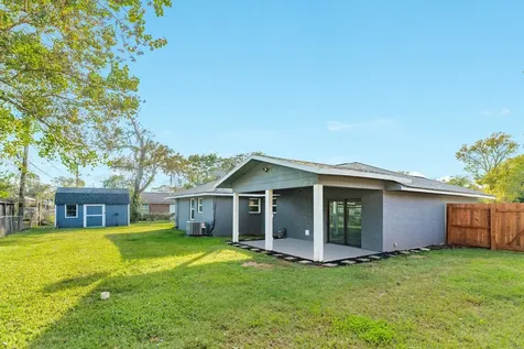 232 Birch Street Lake Jackson TX 77566