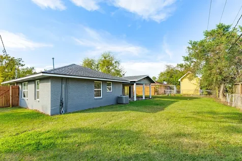 232 Birch Street Lake Jackson TX 77566