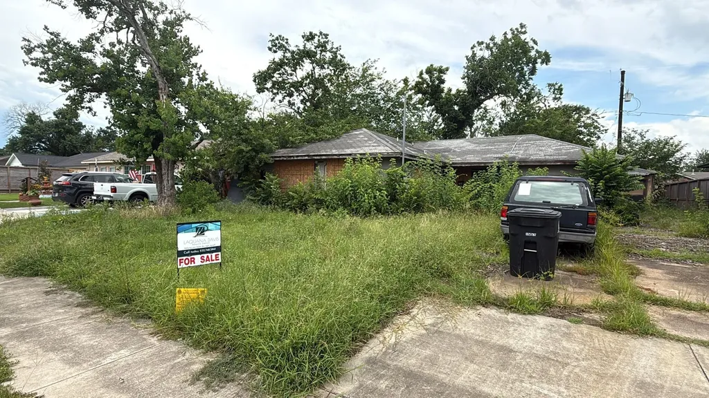 1933 Lynnview Drive Houston TX 77055