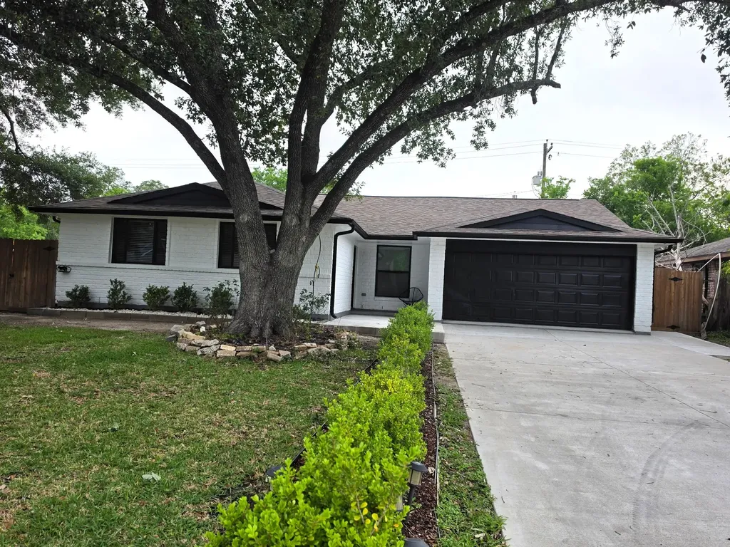 212 Stratmore Drive Friendswood TX 77546
