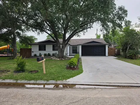 212 Stratmore Drive Friendswood TX 77546