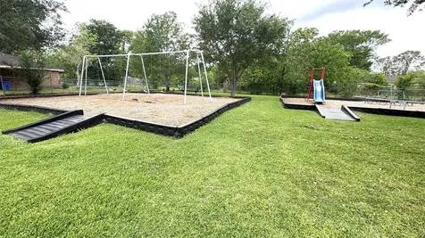 212 Stratmore Drive Friendswood TX 77546