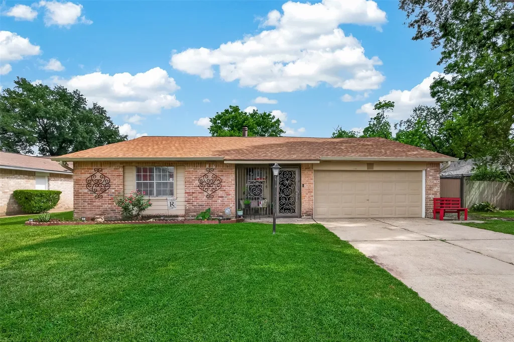 1915 Delphi Lane Houston TX 77067