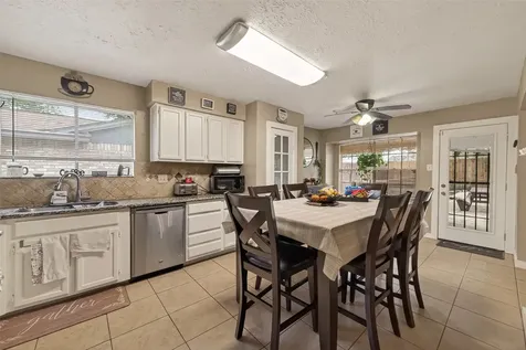 1915 Delphi Lane Houston TX 77067