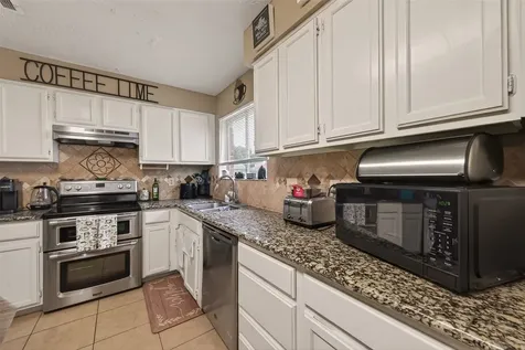 1915 Delphi Lane Houston TX 77067