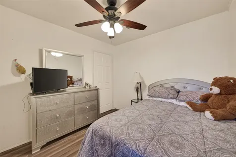 1915 Delphi Lane Houston TX 77067