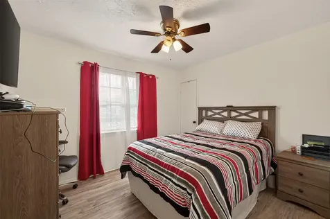1915 Delphi Lane Houston TX 77067