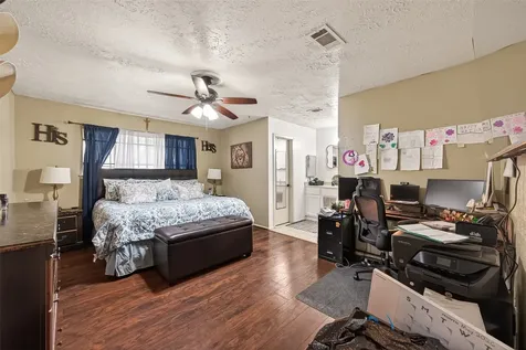 1915 Delphi Lane Houston TX 77067
