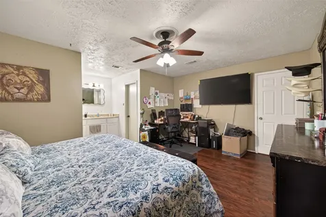1915 Delphi Lane Houston TX 77067