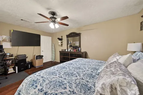 1915 Delphi Lane Houston TX 77067