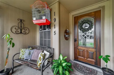 1915 Delphi Lane Houston TX 77067