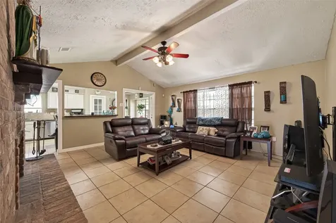1915 Delphi Lane Houston TX 77067