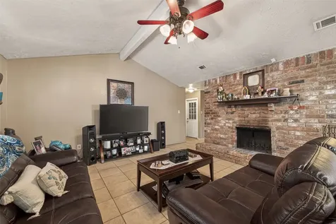 1915 Delphi Lane Houston TX 77067