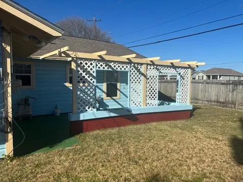 101 Pompano Avenue Galveston TX 77550