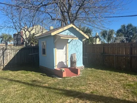 101 Pompano Avenue Galveston TX 77550