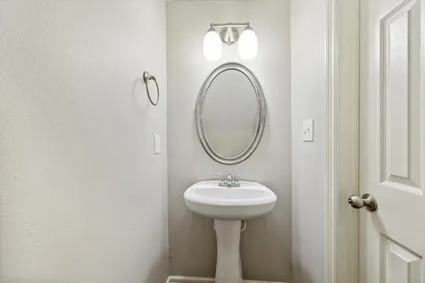2624 Detering Street Houston TX 77007
