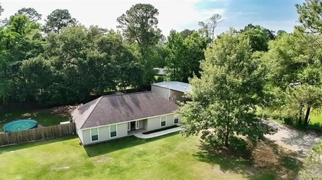 180 County Road 839 Buna TX 77612
