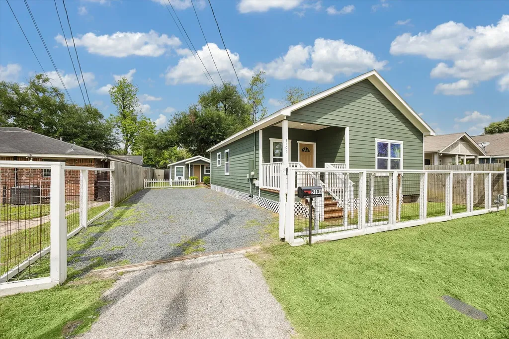 5105 Chapman Street Houston TX 77009