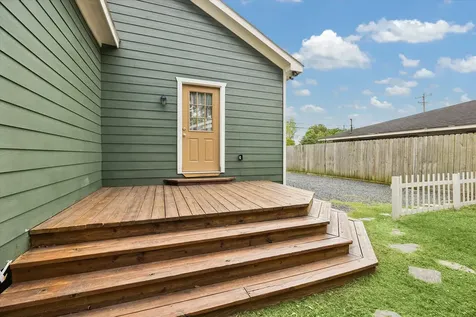 5105 Chapman Street Houston TX 77009
