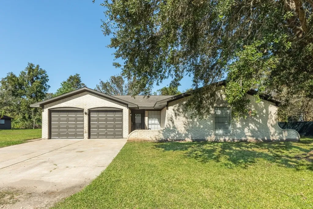 114 Singleton Street Jones Creek TX 77541