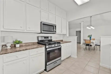 933 Bonita Street Bayou Vista TX 77563