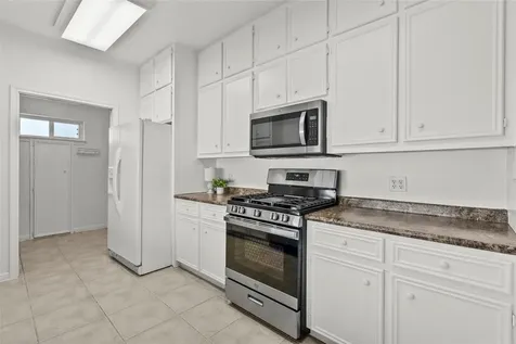 933 Bonita Street Bayou Vista TX 77563