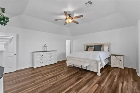 933 Bonita Street Bayou Vista TX 77563