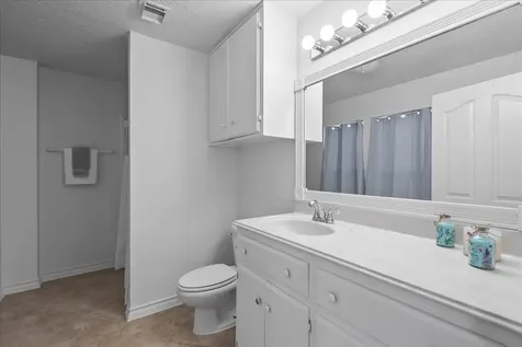 933 Bonita Street Bayou Vista TX 77563