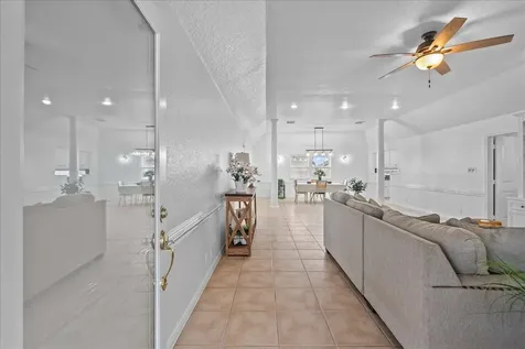 933 Bonita Street Bayou Vista TX 77563