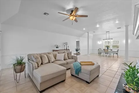 933 Bonita Street Bayou Vista TX 77563